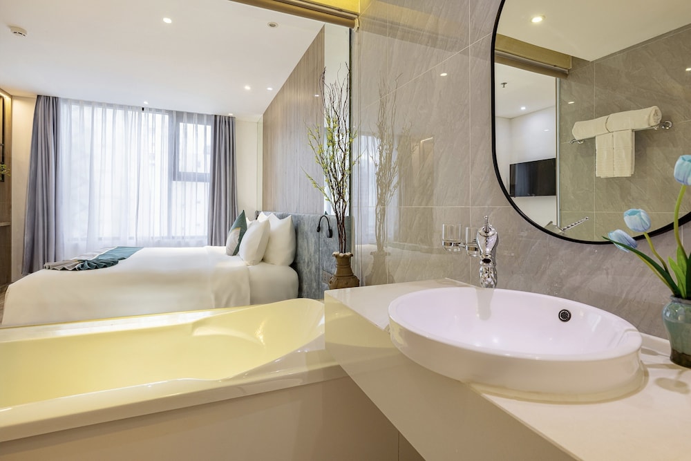 Cicilia Hotels & Spa Danang 48/48