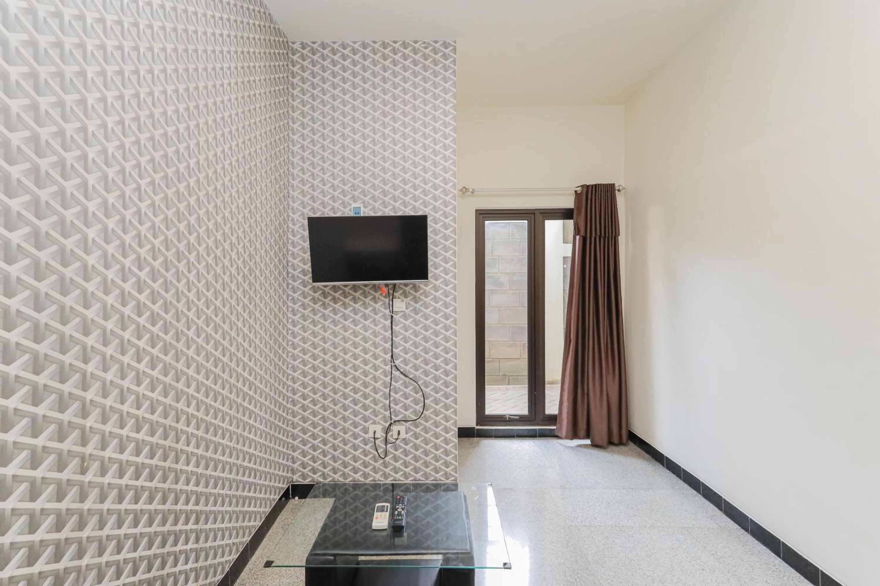 RedDoorz Syariah near Green Park Jatiwarna 40/50