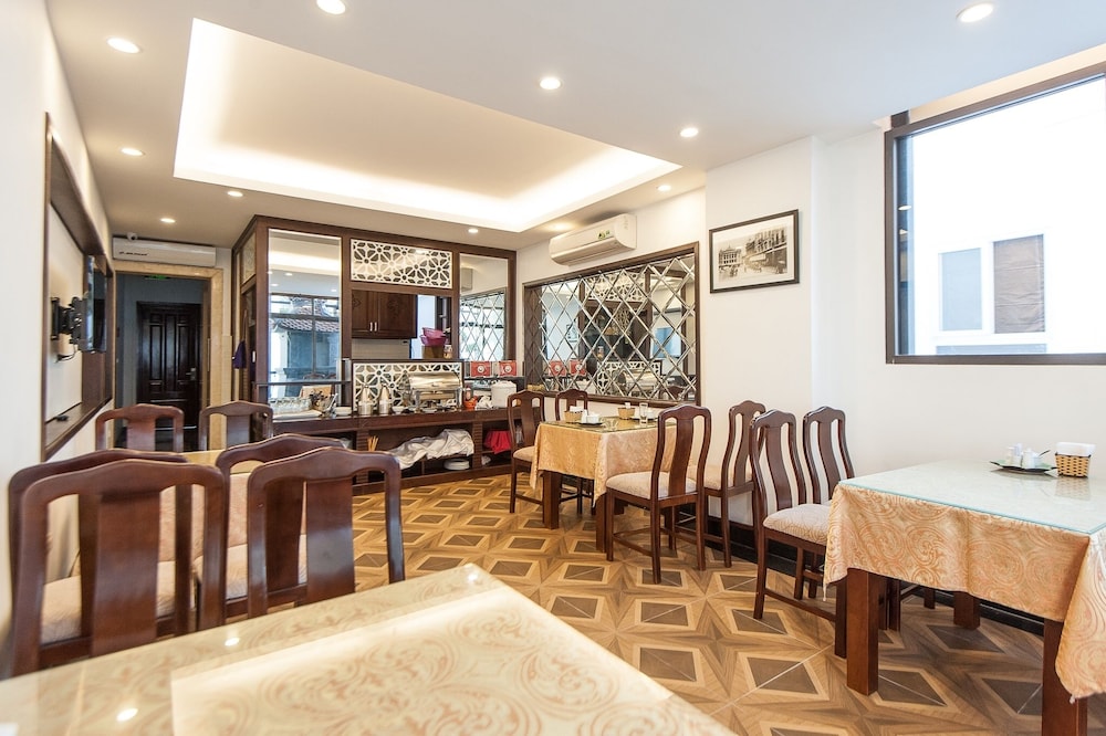 Le Foyer Hotel 53/56
