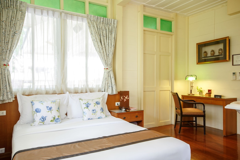 DELUXE, DOUBLE BED