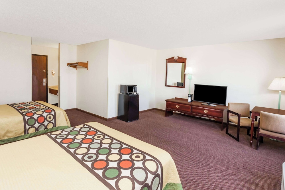 Super 8 by Wyndham Lincoln IL 23/44