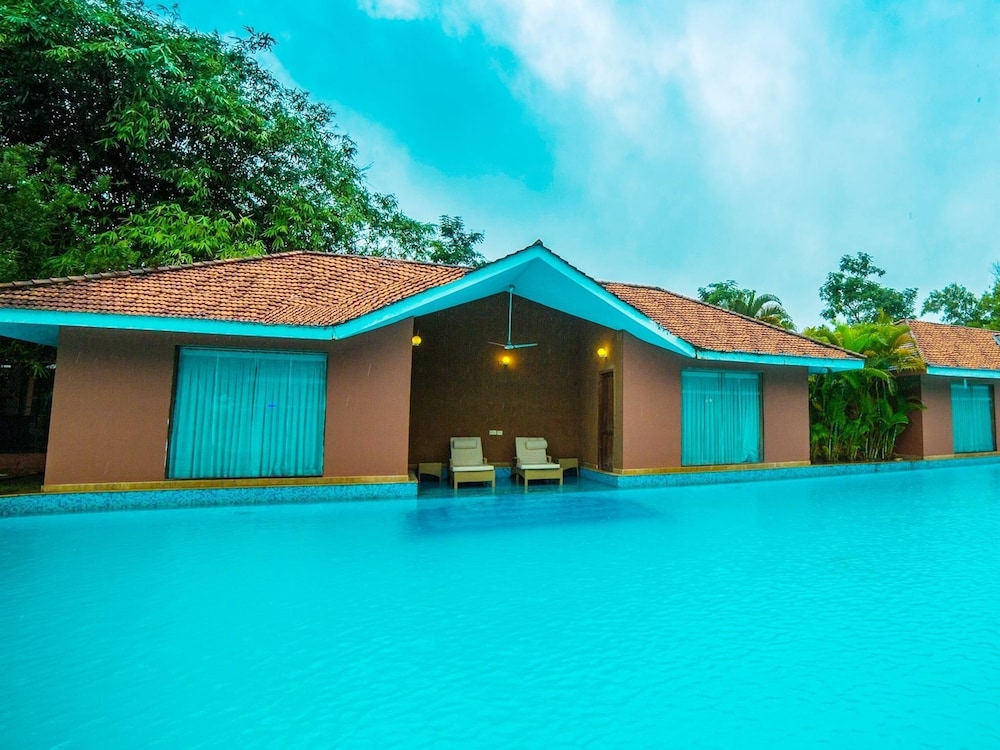 SAJ EARTH RESORT 8/71