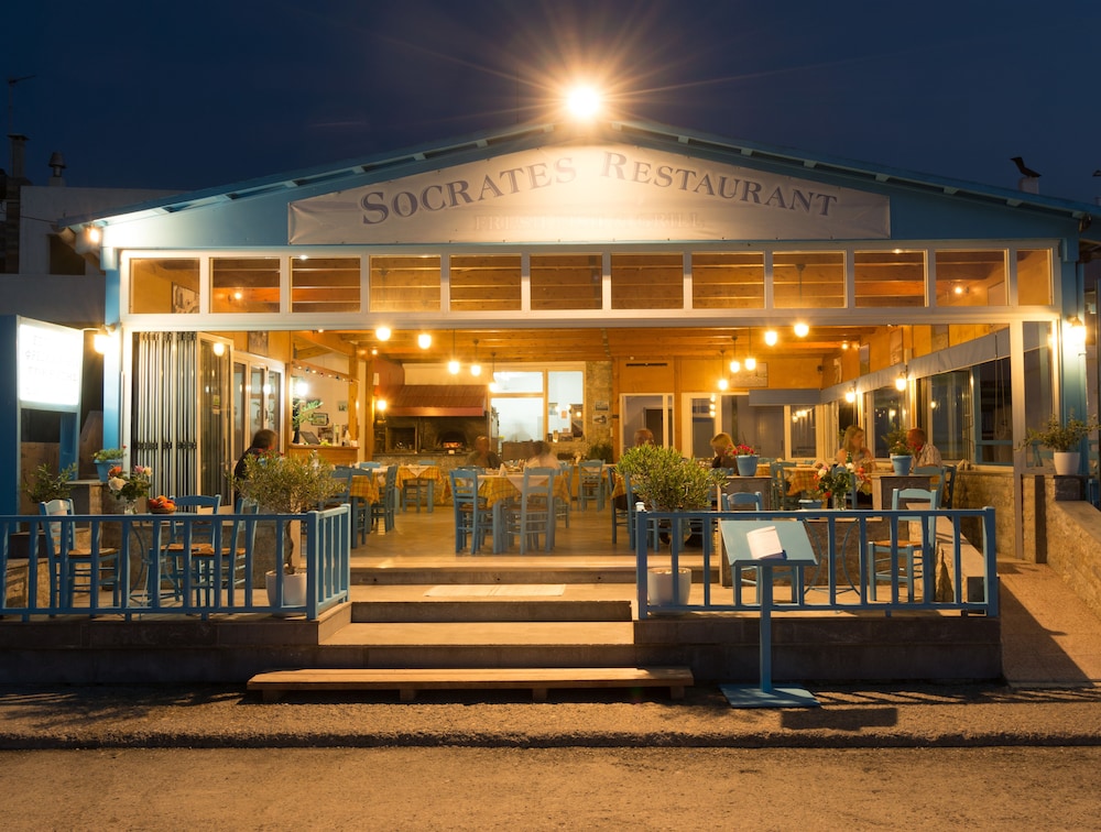 Socrates Apartments &amp; Restaurant 3/48