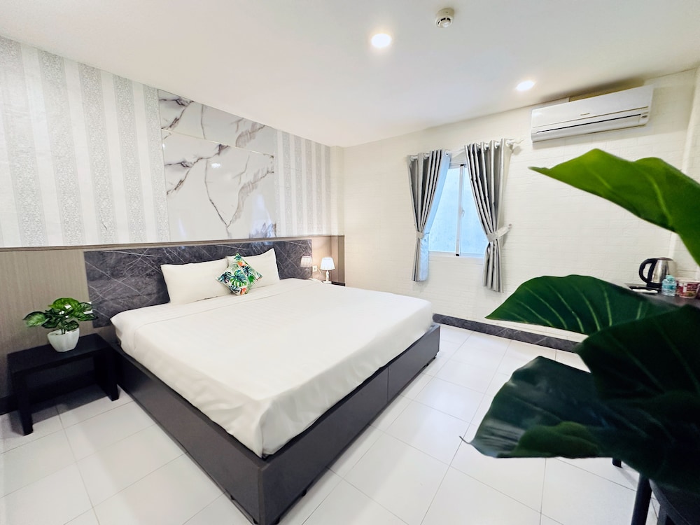 Holiday Hotel 42/59