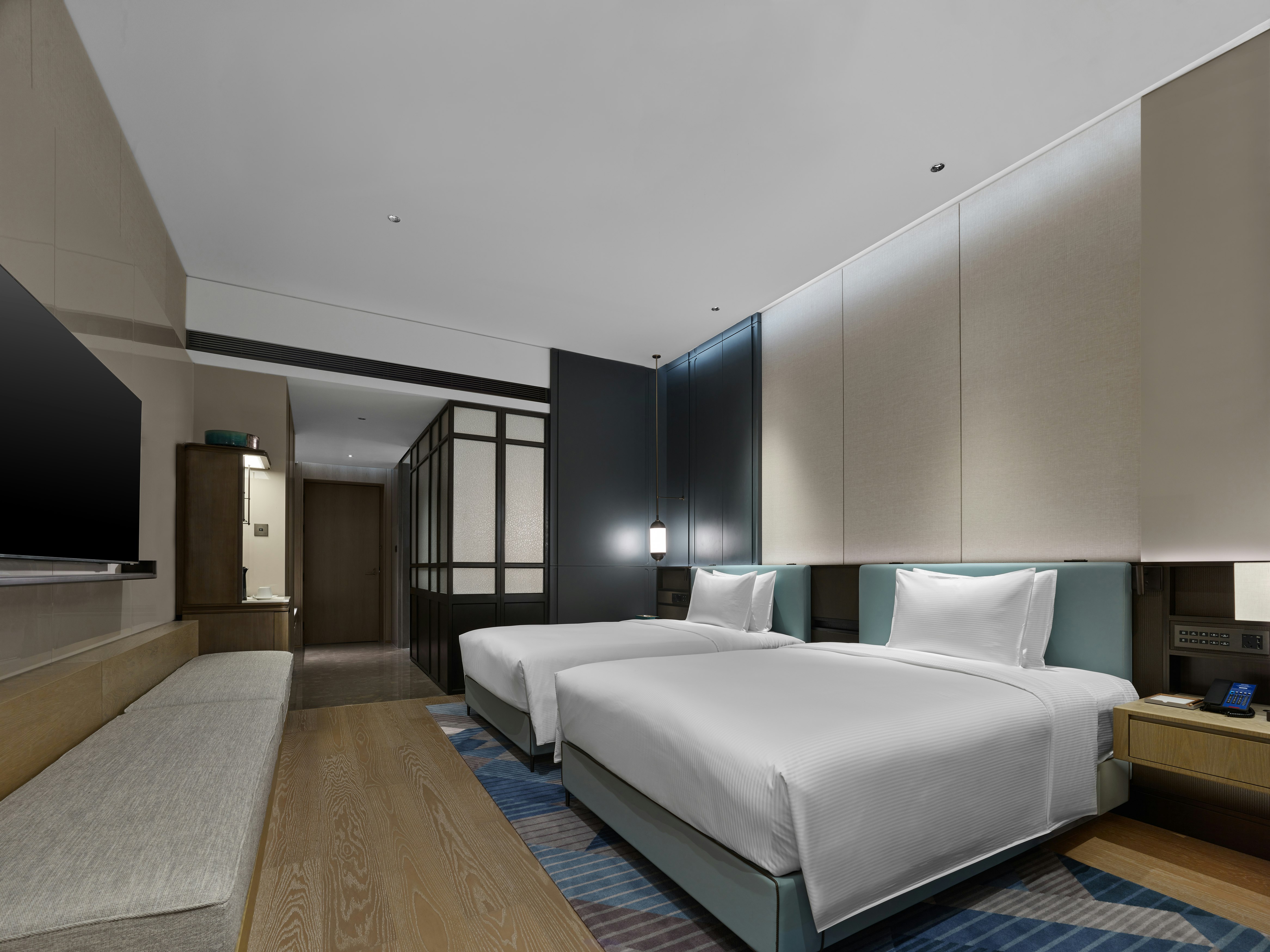 DELUXE, TWIN BEDS