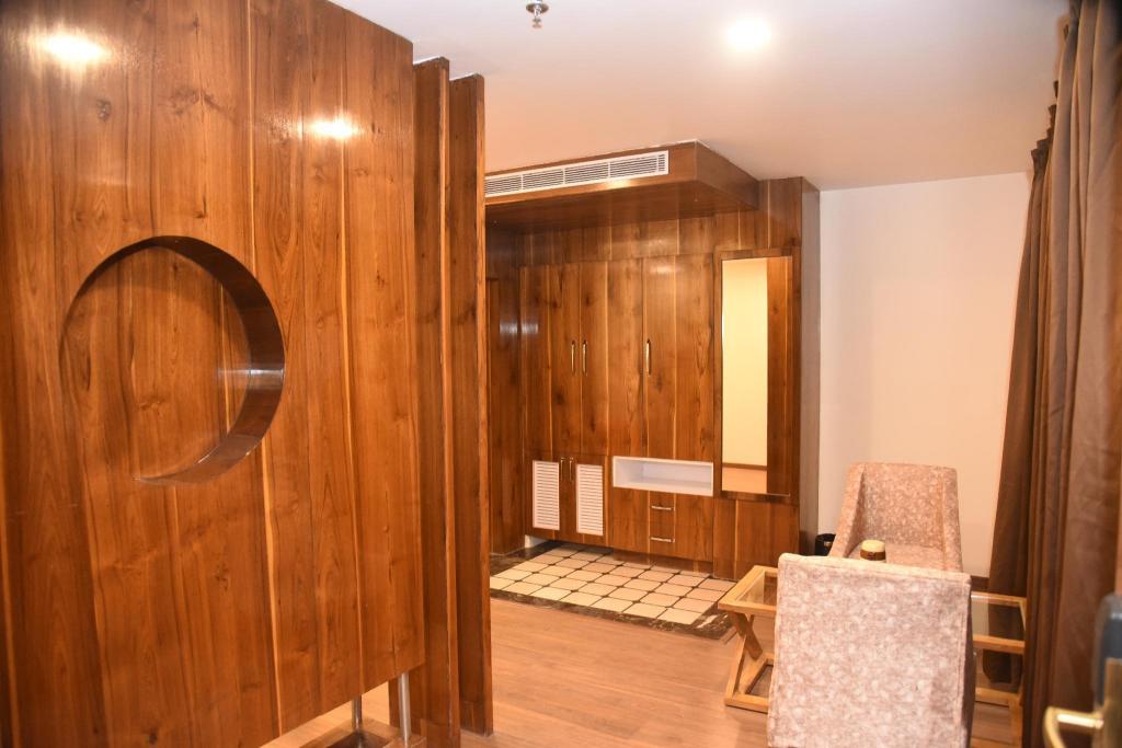 Mastiff Grand Regal Resort Arrah 36/42