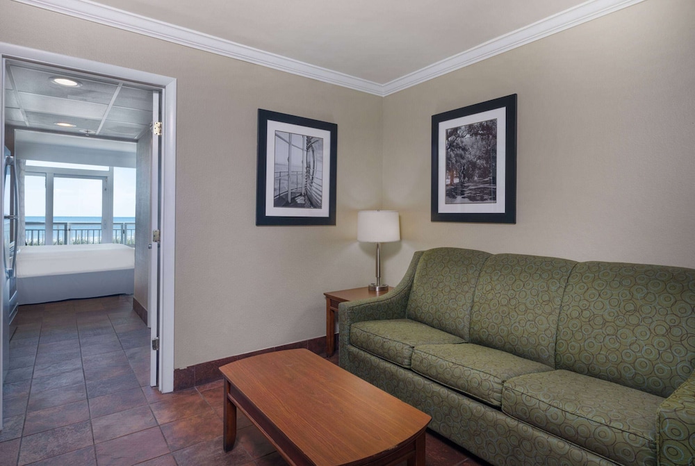 The Sandbar Hotel Myrtle Beach, Trademark Collection by Wyndham 48/80