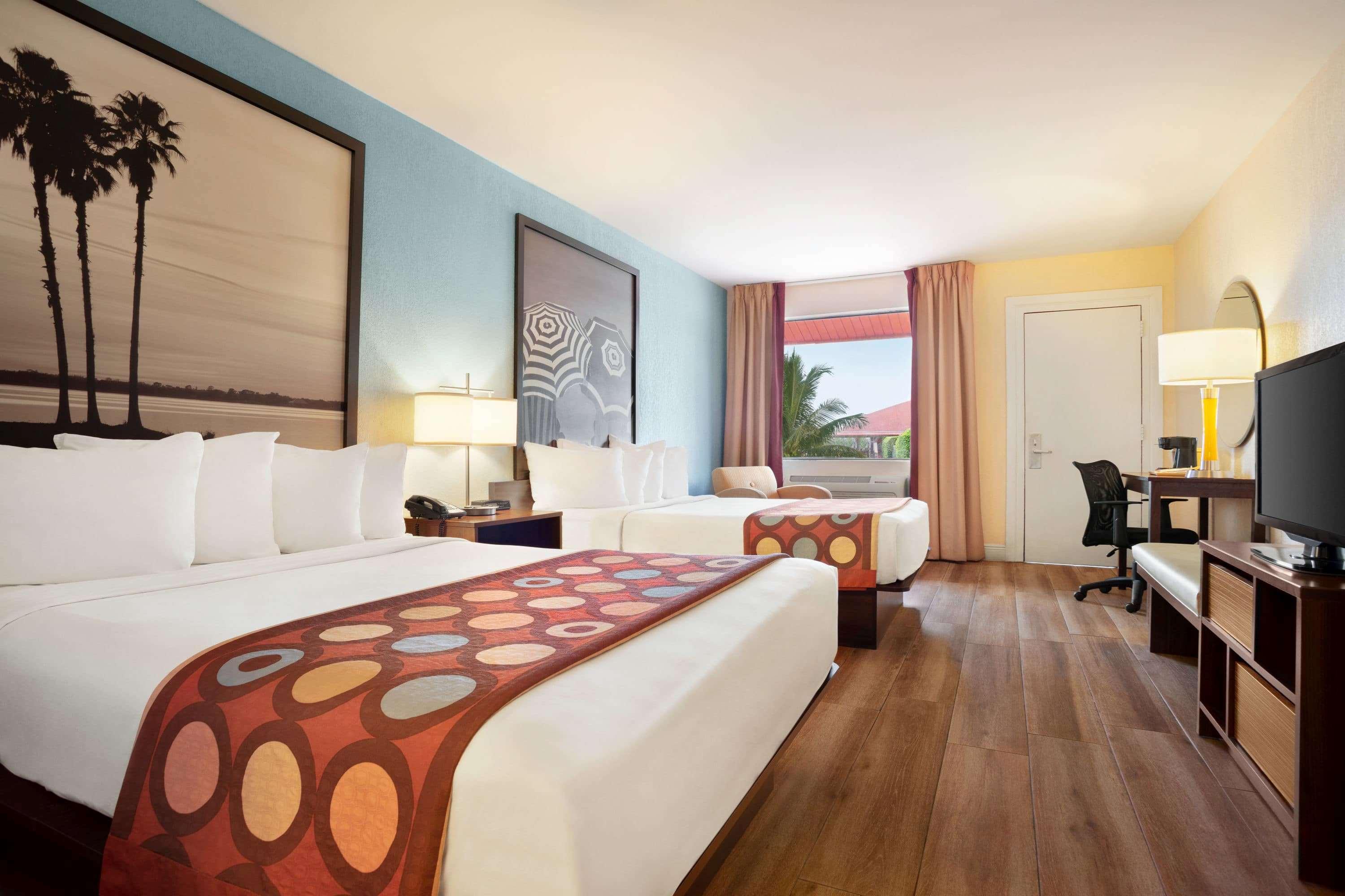 Deluxe, 2 Double Beds, Pool Side