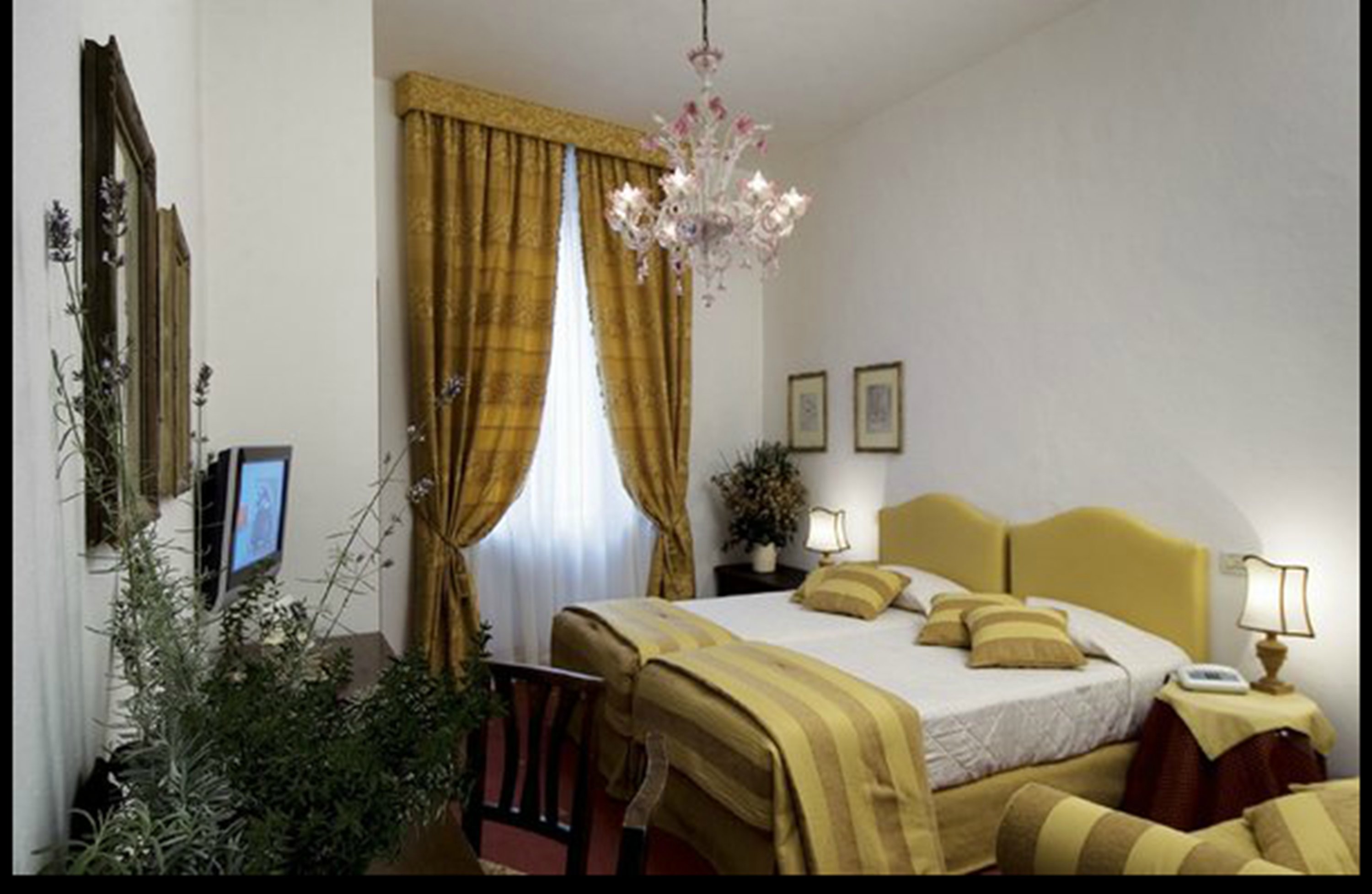 Hotel Columbia 21/70
