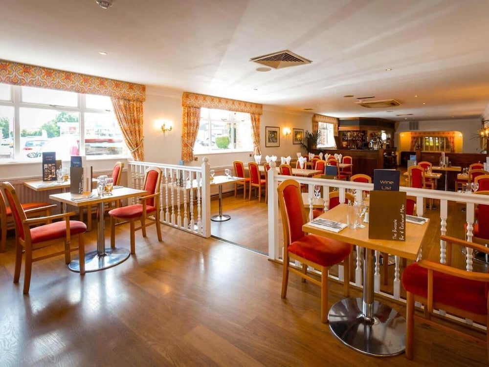 CONSORT HOTEL 33/51