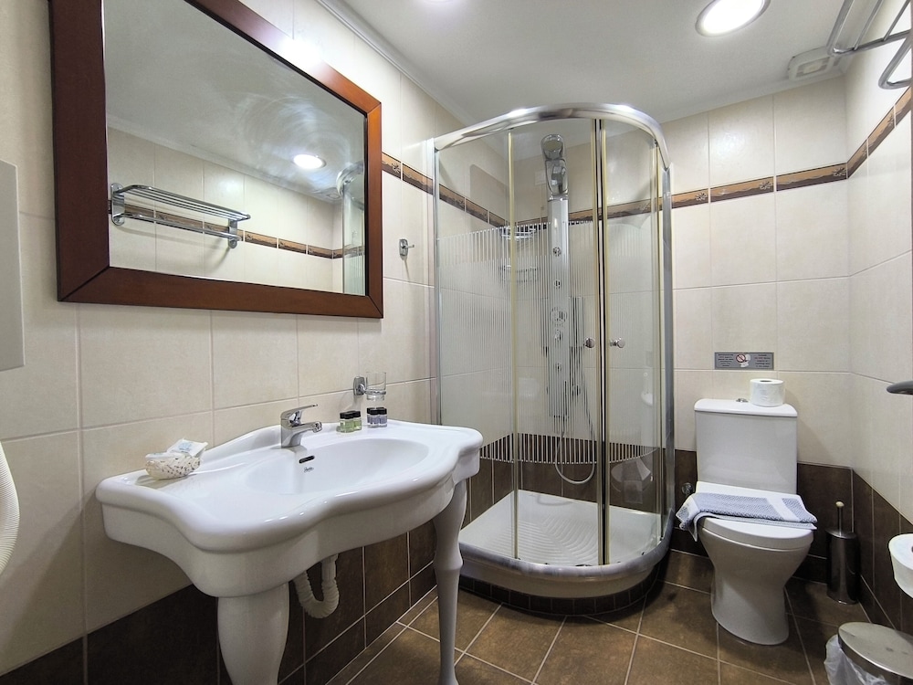 ANASTAZIA HOTEL 43/44