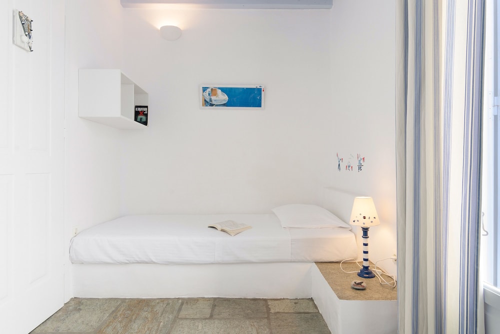 SERIFOS BEACH HOTEL 24/50