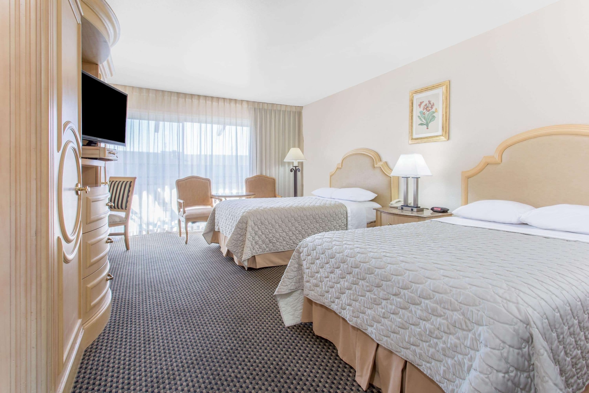 Room, 2 Double Beds, Parking Lot View