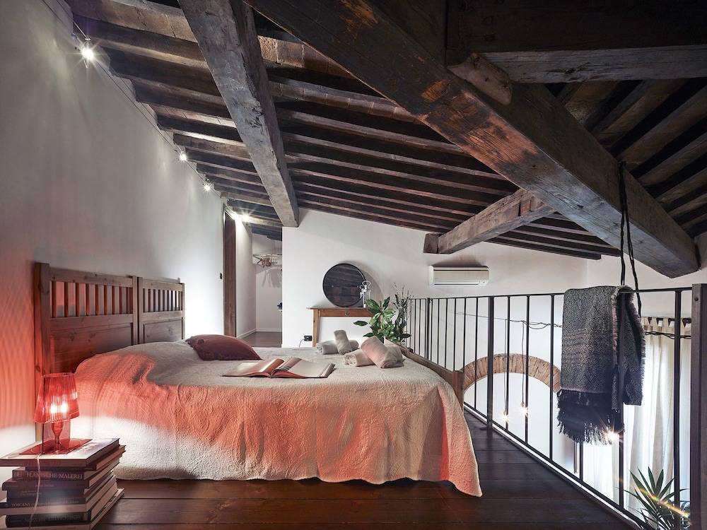 A Few Steps to The Duomo Amazing 4BD Apt 10/20