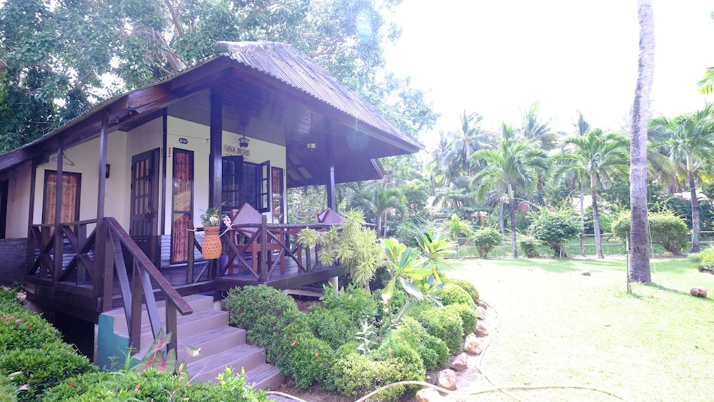 Lolita Bungalows 9/50