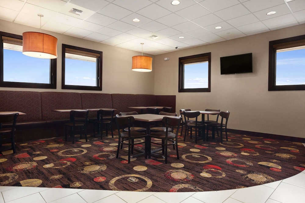 Super 8 by Wyndham Conrad MT 31/41