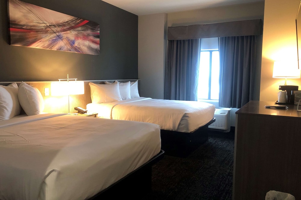 Baymont Inn and Suites by Wyndham Madison 32/64