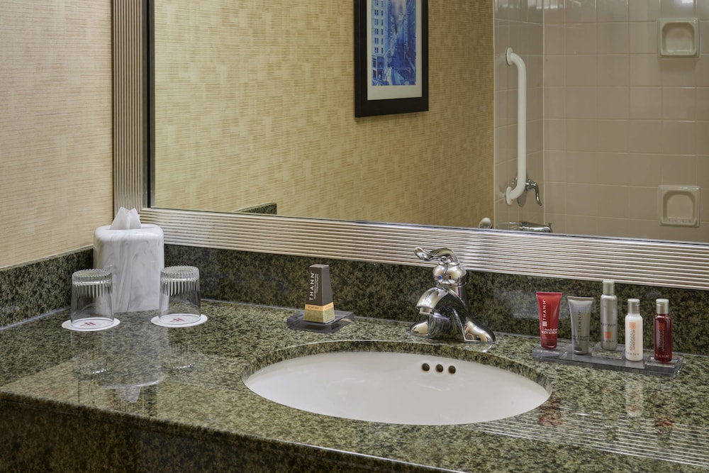 غرفة بسريرين مزدوجين، Marriott Milwaukee West 8/10