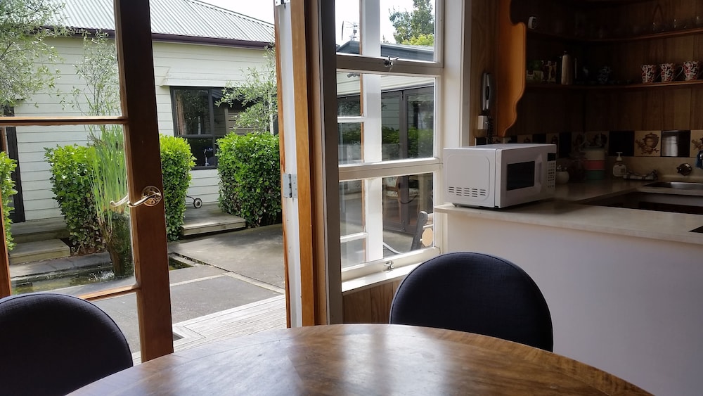 Designer Cottage 30/65