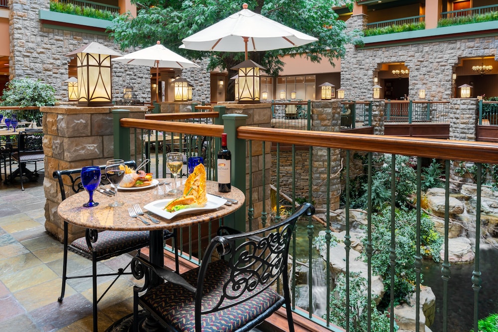 Chateau On the Lake Resort Spa And Convention Centre 47/66