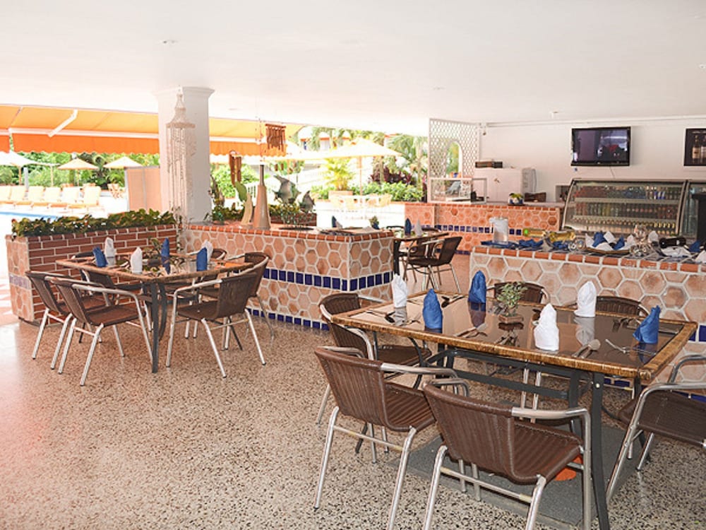 Hotel Del Llano 48/64