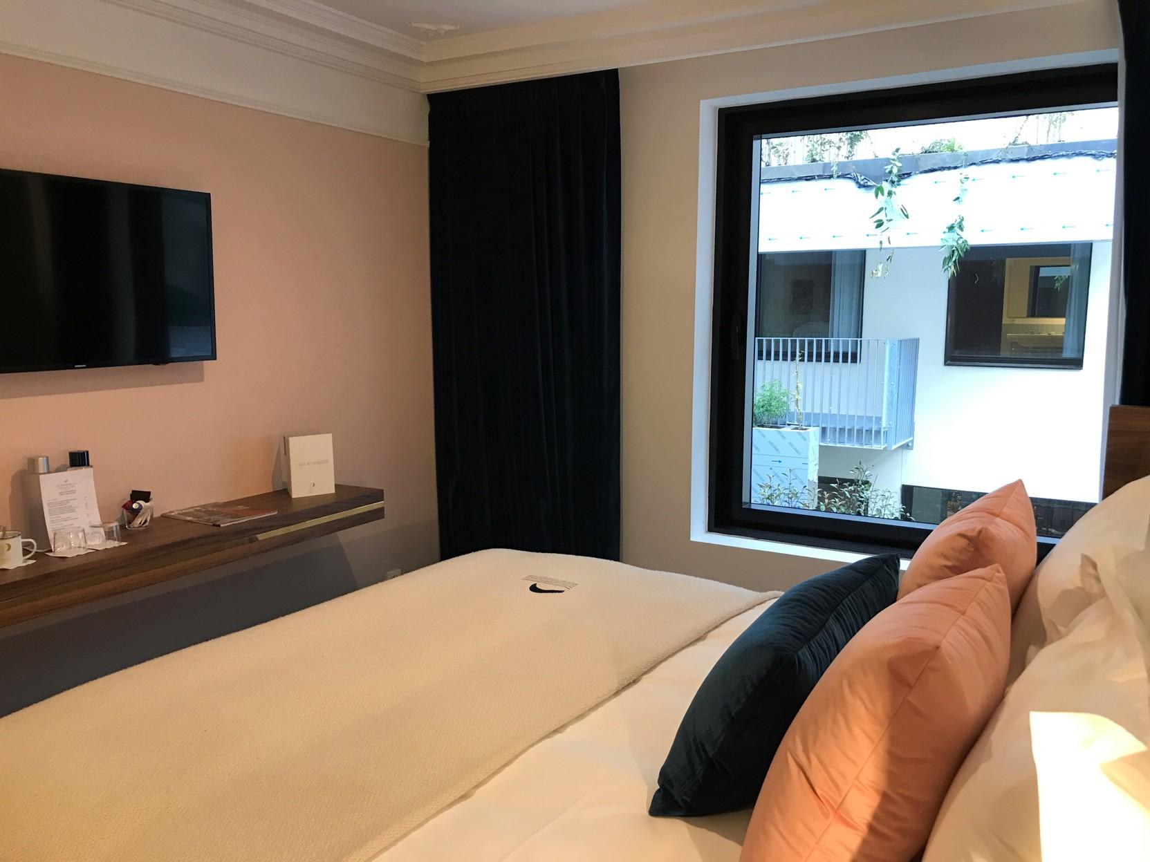 Duplex, King Bed