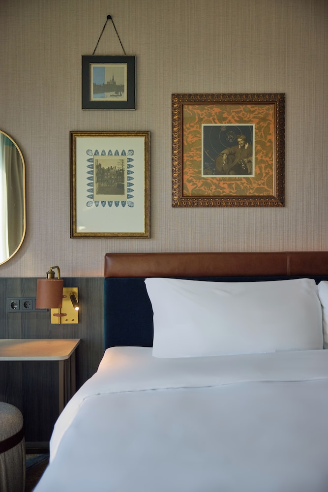 CONNECTING, FAMILY, KING BED