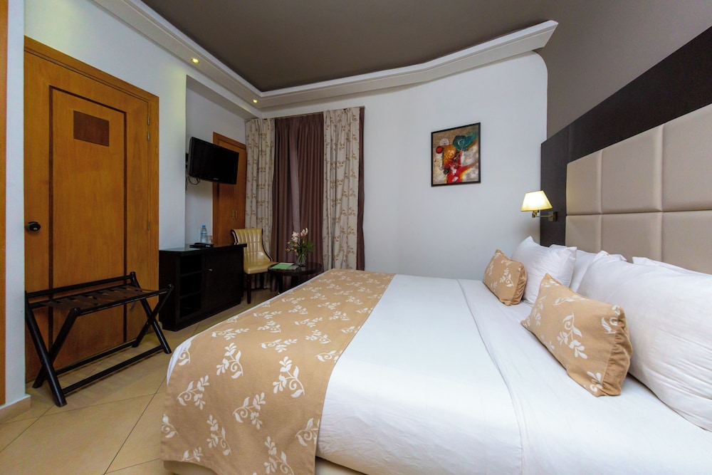 Malak Hotel 6/28