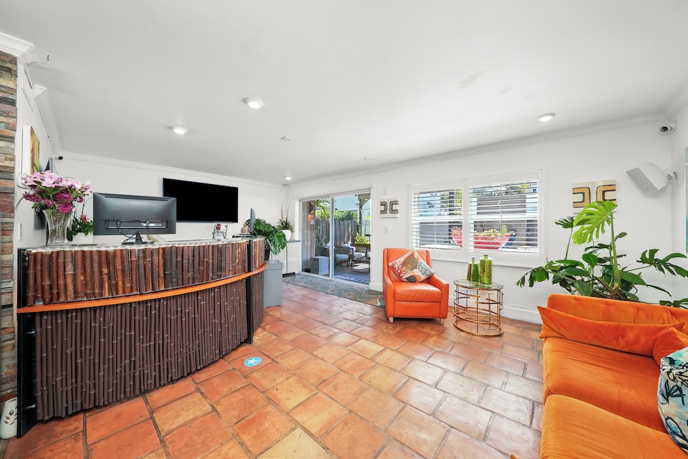 Hollywood Beach Suites Hostel Hotel 9/75