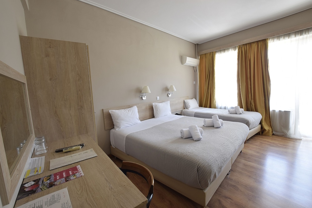 JOHN'S HOTEL 16/50