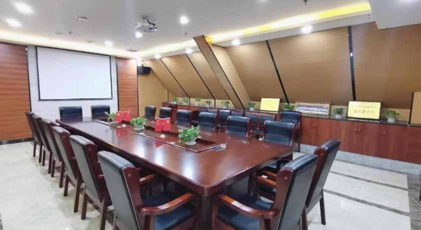 GreenTree Inn Luoyang Train Station Zhuangyuanhong Road Hotel 39/44