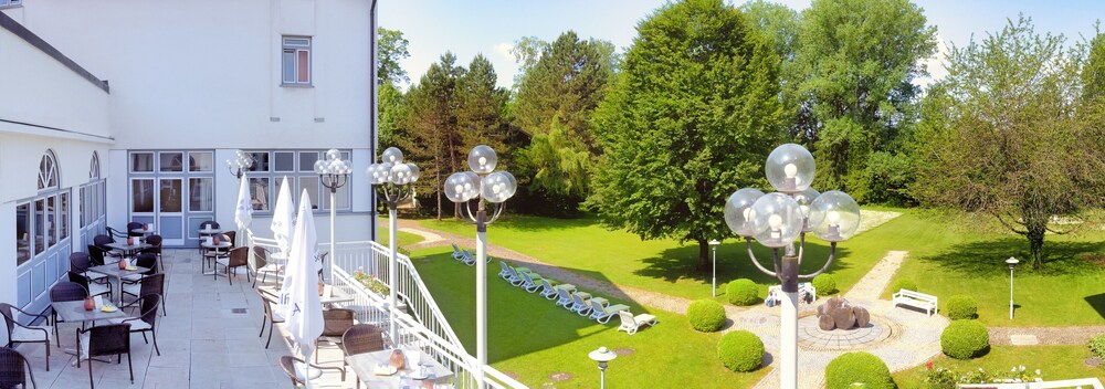HOTEL SONNENGARTEN 56/60