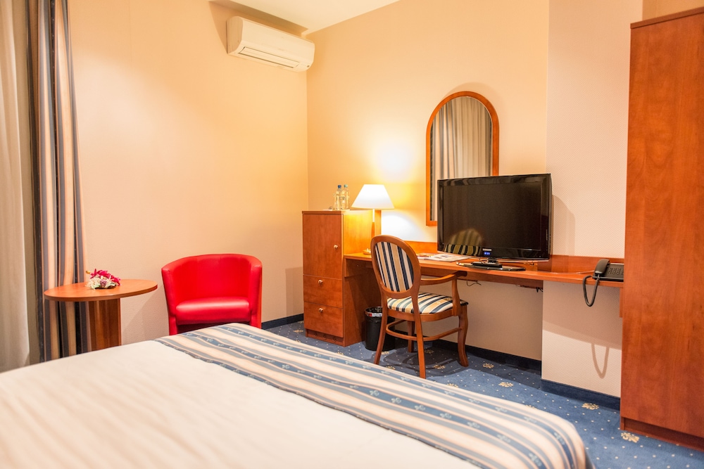 Hotel Gwarna 9/50