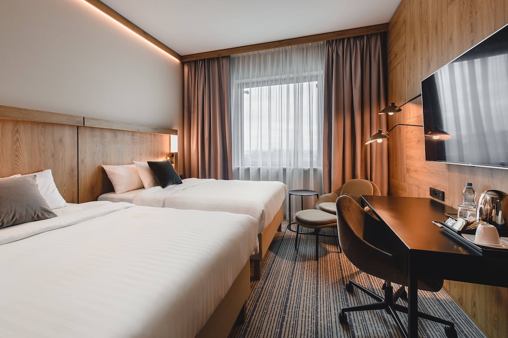 Courtyard By Marriott Warsaw Airport 15/62