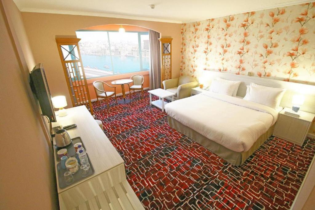 Premier, Double or Twin Bed, Creek View