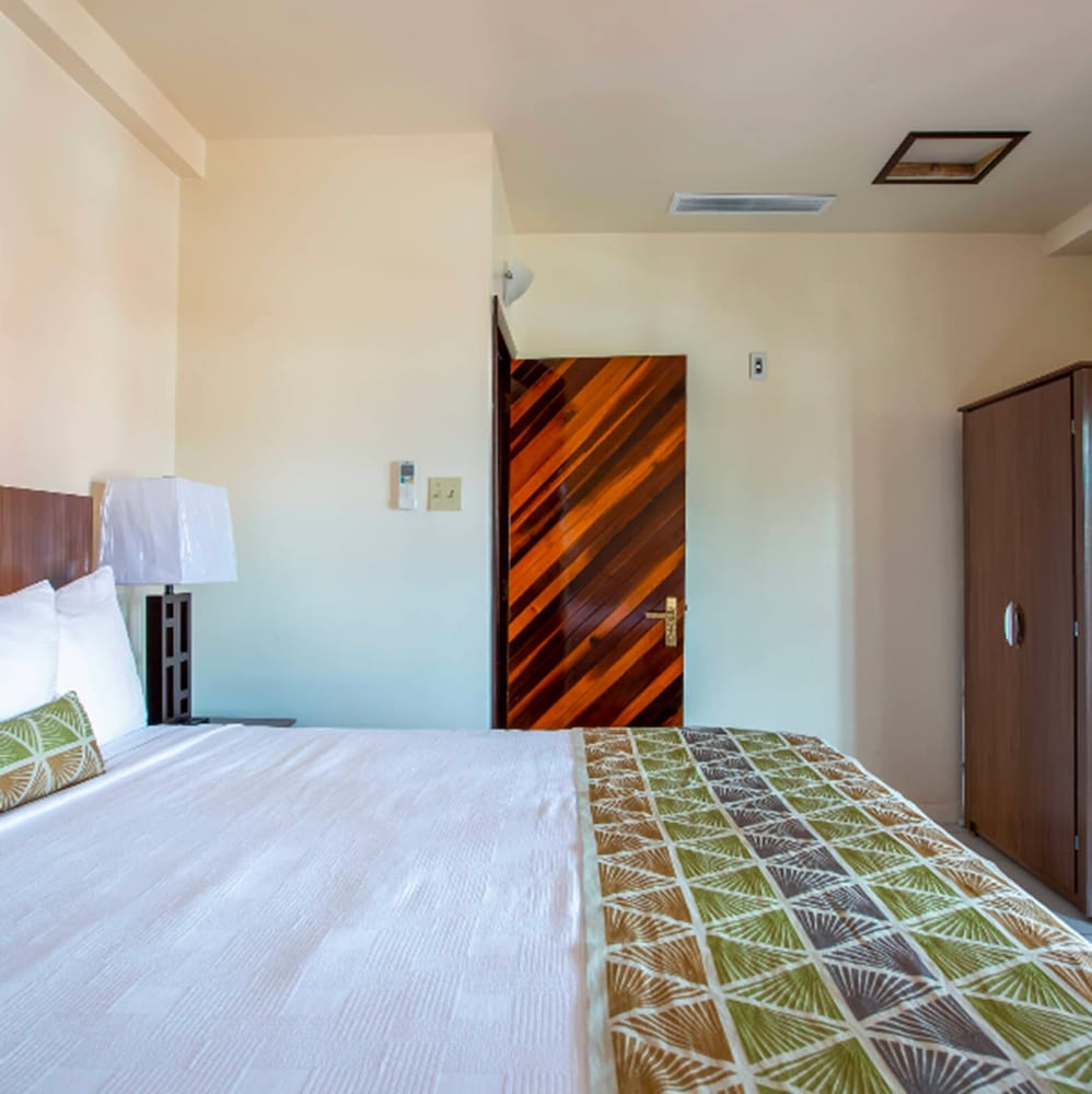 Village Cay 16/41