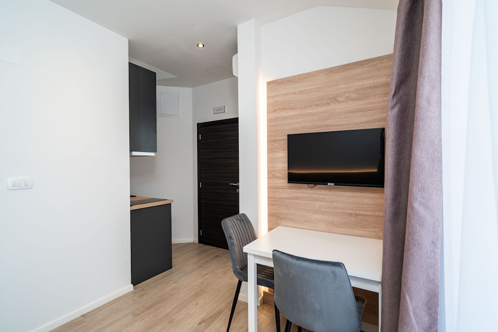 Bacan Serviced Apartments 51/64