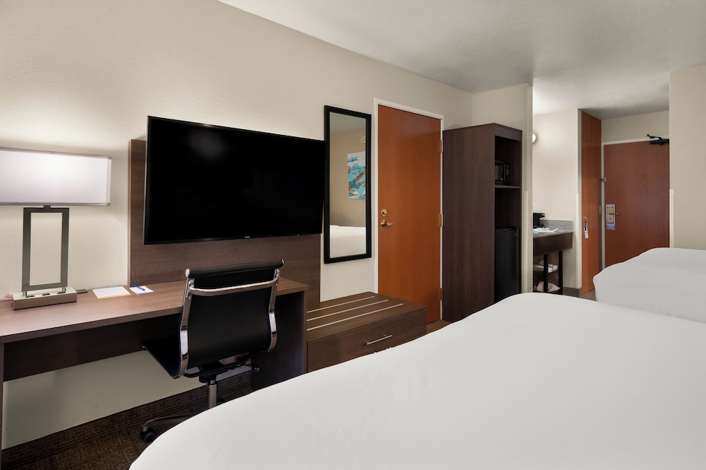 Comfort Inn and Suites Fenton MI 41/50