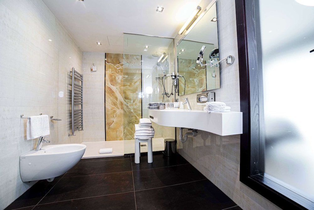 Junior Suite, Studio, King Bed, City View, Sofa, Hot Tub، Best Western Hotel Adige 3/3