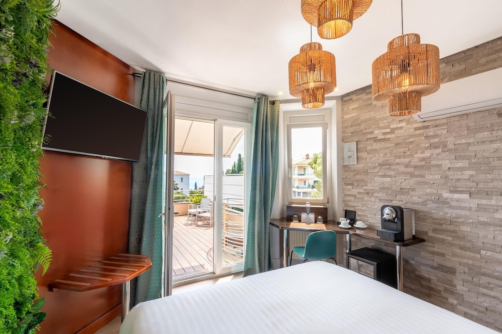 Junior Suite, Queen Bed, Sea View, Terrace