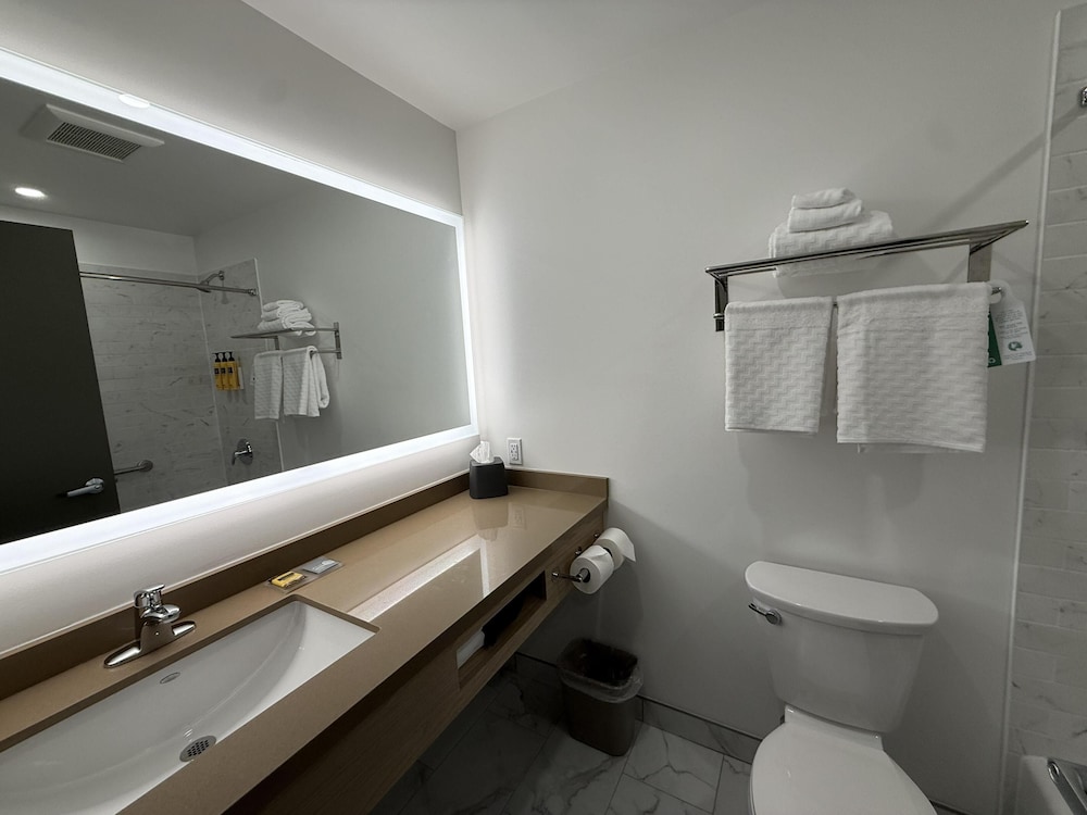 Best Western Plus Kawartha Lakes Hotel & Suites 49/52