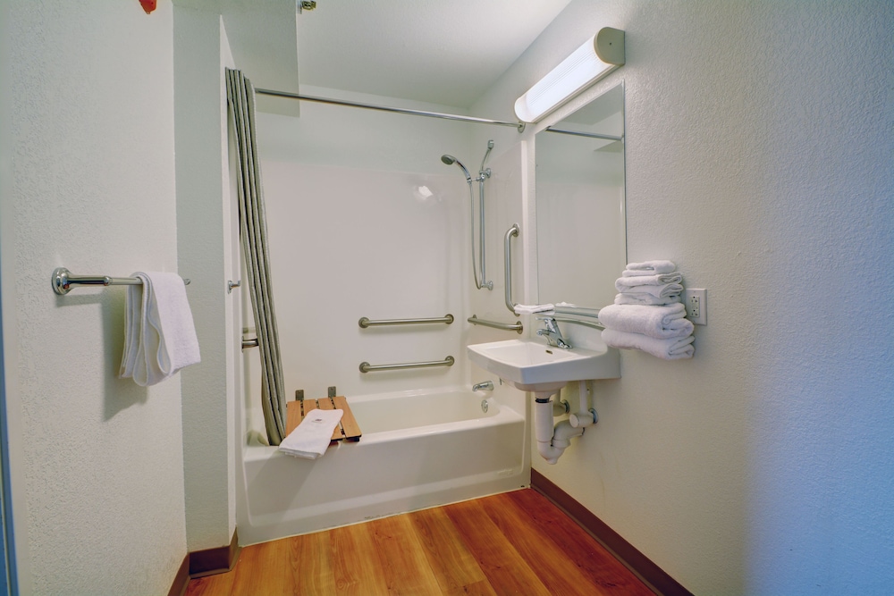 Motel6 Wethersfield, CT - Hartford 62/66
