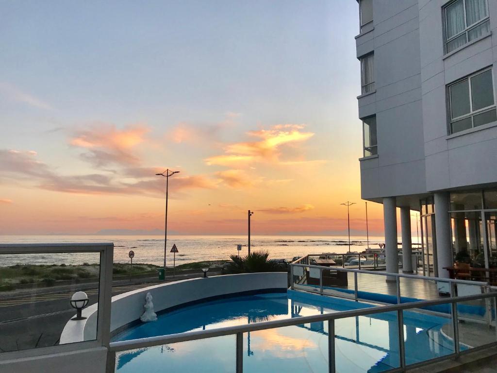 False Bay Inn 46/50