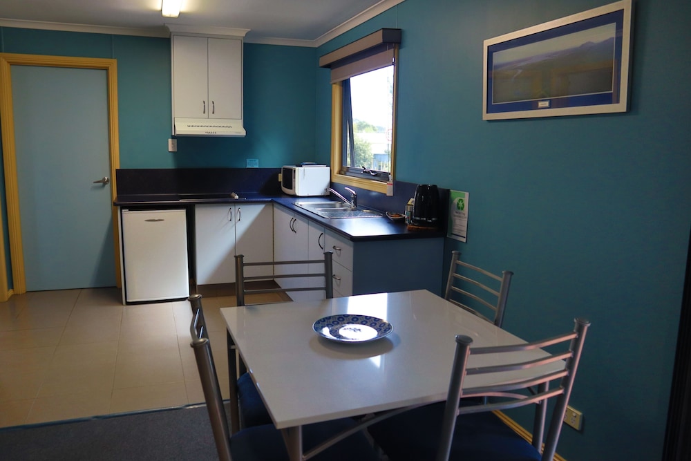 Strahan Bungalows 28/44