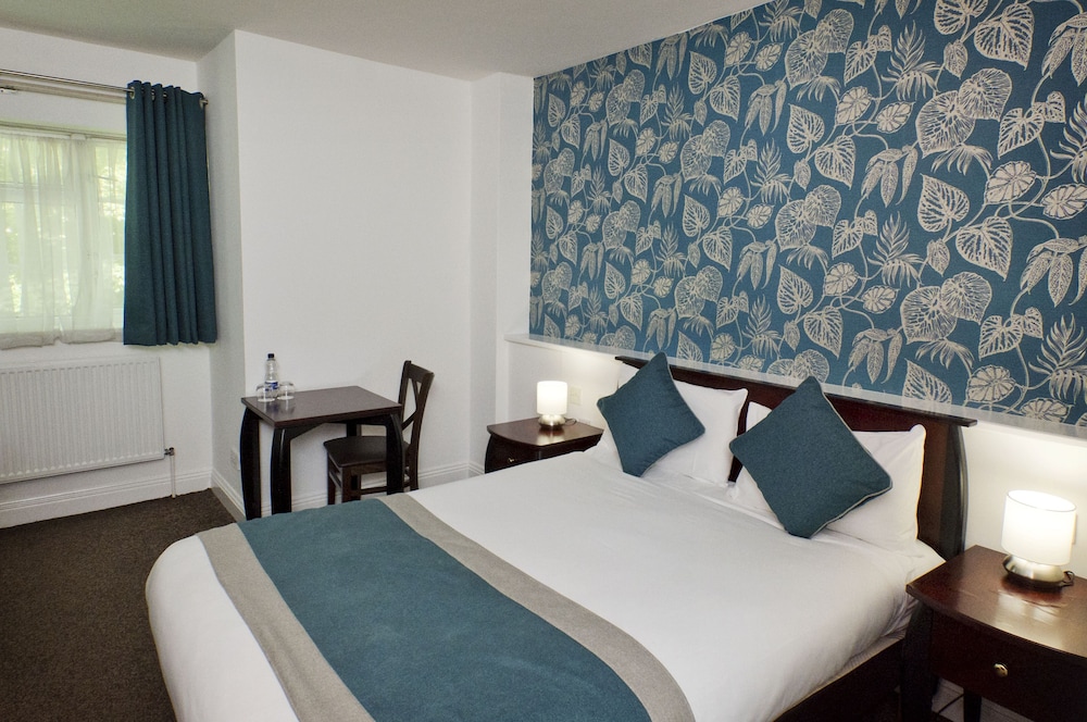 Basingstoke Hotel 8/50