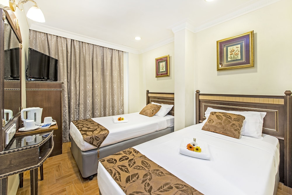 Room at Hotel 81 Chinatown, SINGAPORE