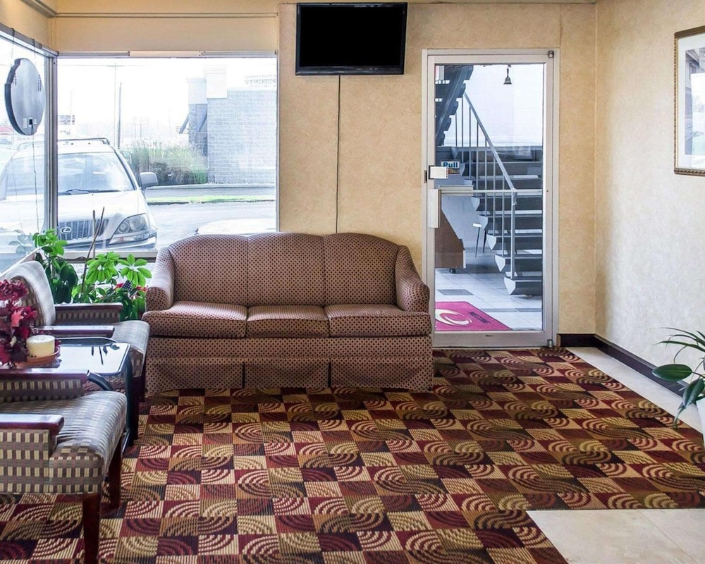 Economy Inn and Suites Warren 16/28