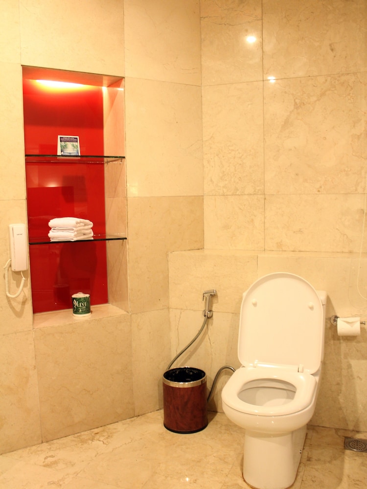 Grand Jatra Hotel 66/70