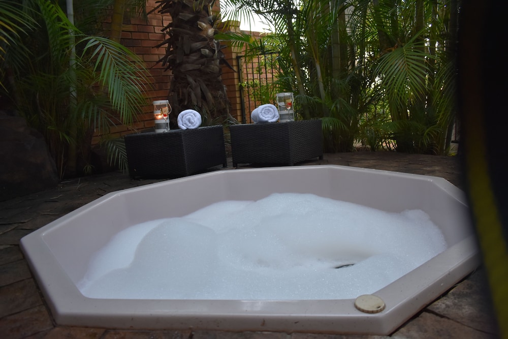 Waterfalls Boutique Hotel 25/50