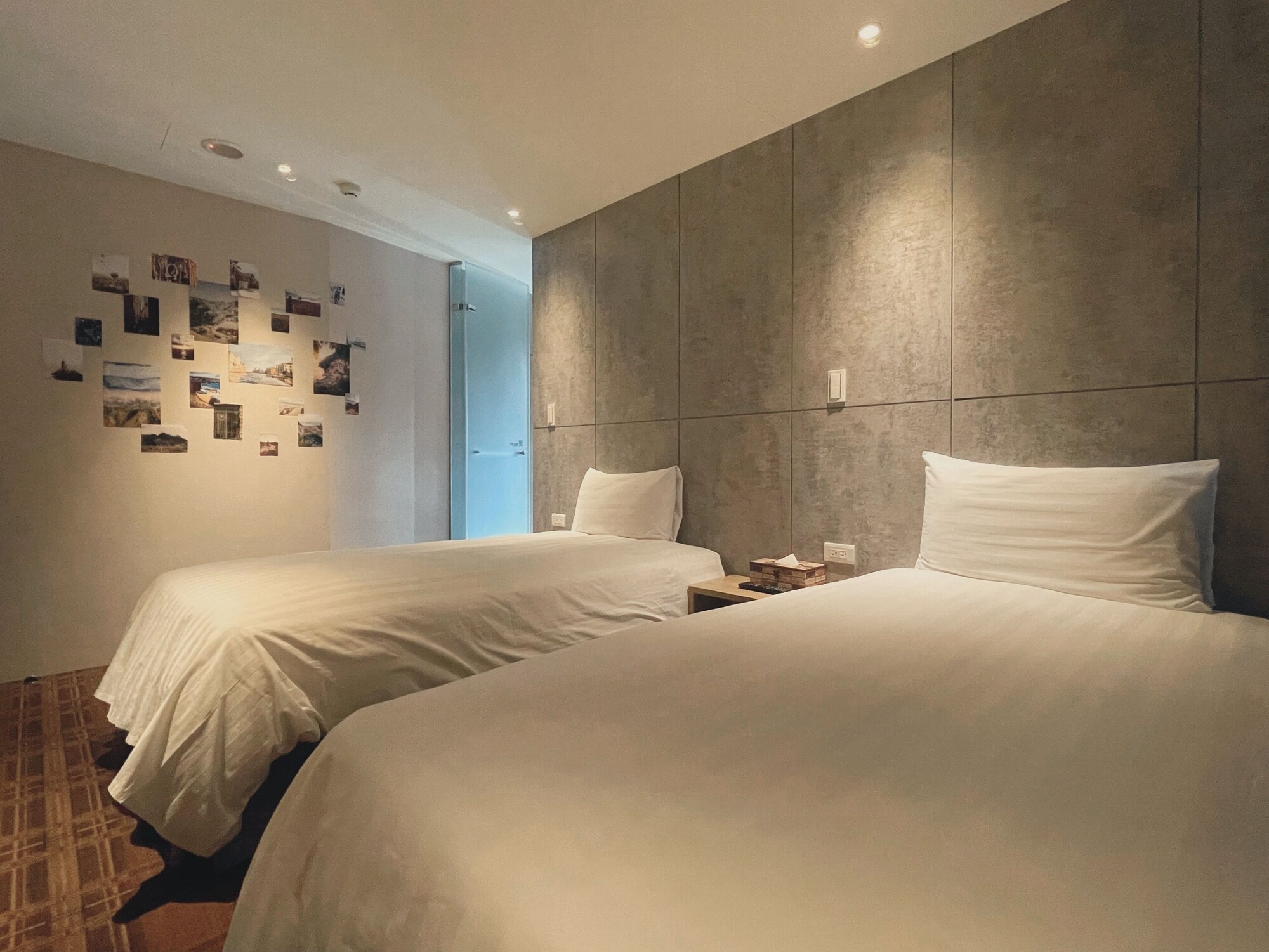 TOWER, DELUXE, TRIPLE, BATHTUB
